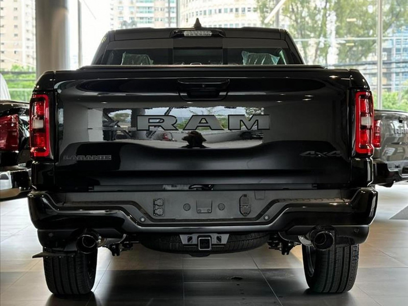 Foto do veículo RAM 1500 3.0 HURRICANE 6 BITURBO GASOLINA LARAMIE NIGHT EDITION CD 4X4 AUTOMÁTICO 2025 0 KM 560.890,00