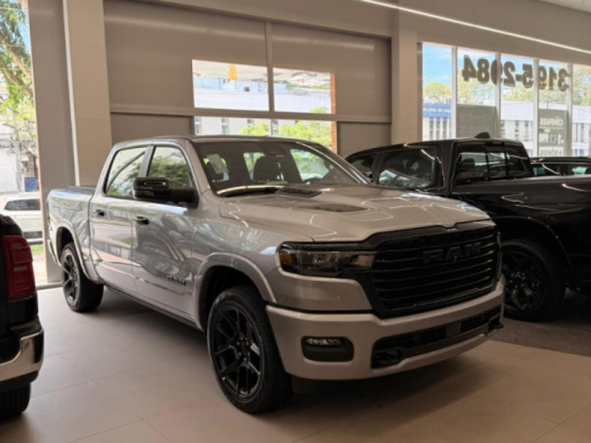 Foto do veículo RAM 1500 3.0 HURRICANE 6 BITURBO GASOLINA LARAMIE NIGHT EDITION CD 4X4 AUTOMÁTICO 2025 0 KM 560.890,00