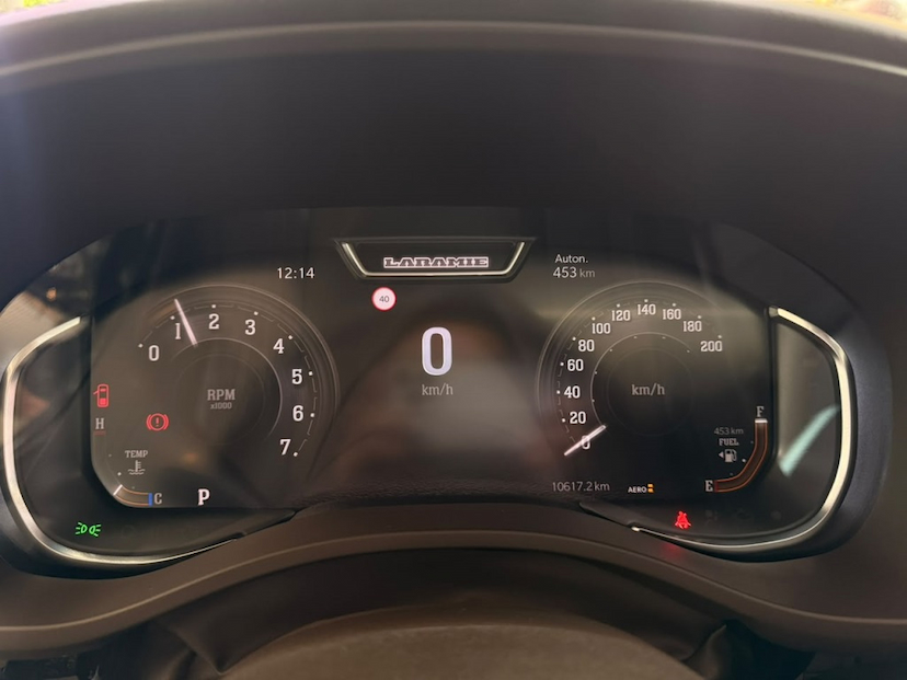 Foto do veículo RAM 1500 3.0 HURRICANE 6 BITURBO GASOLINA LARAMIE NIGHT EDITION CD 4X4 AUTOMÁTICO 2025 10.617 KM 579.777,00
