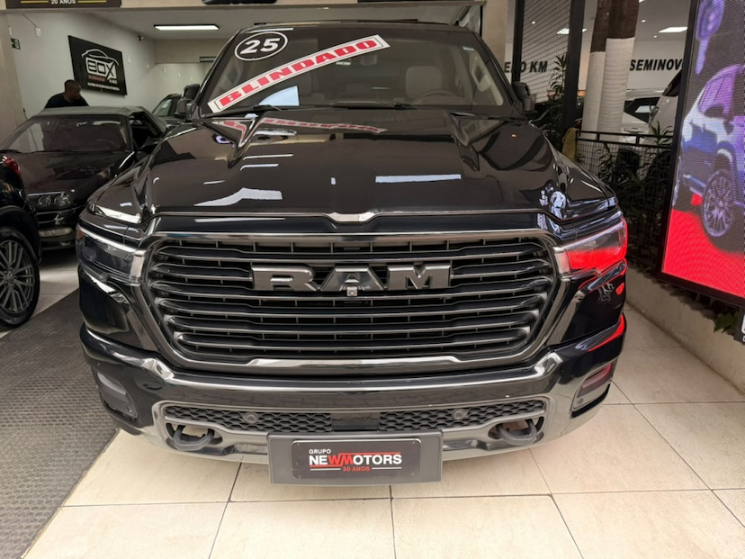 Foto do veículo RAM 1500 3.0 HURRICANE 6 BITURBO GASOLINA LARAMIE NIGHT EDITION CD 4X4 AUTOMÁTICO 2025 10.617 KM 579.777,00