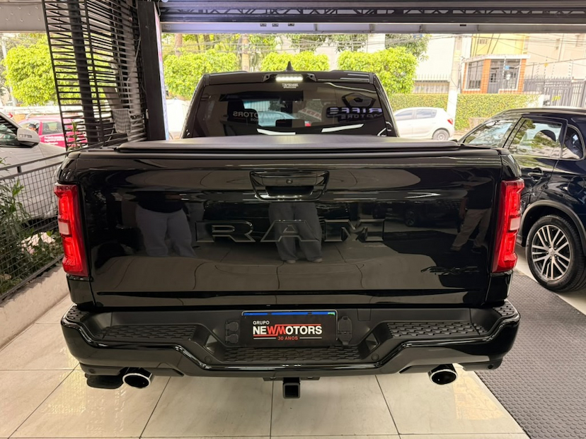 Foto do veículo RAM 1500 3.0 HURRICANE 6 BITURBO GASOLINA LARAMIE NIGHT EDITION CD 4X4 AUTOMÁTICO 2025 10.617 KM 579.777,00