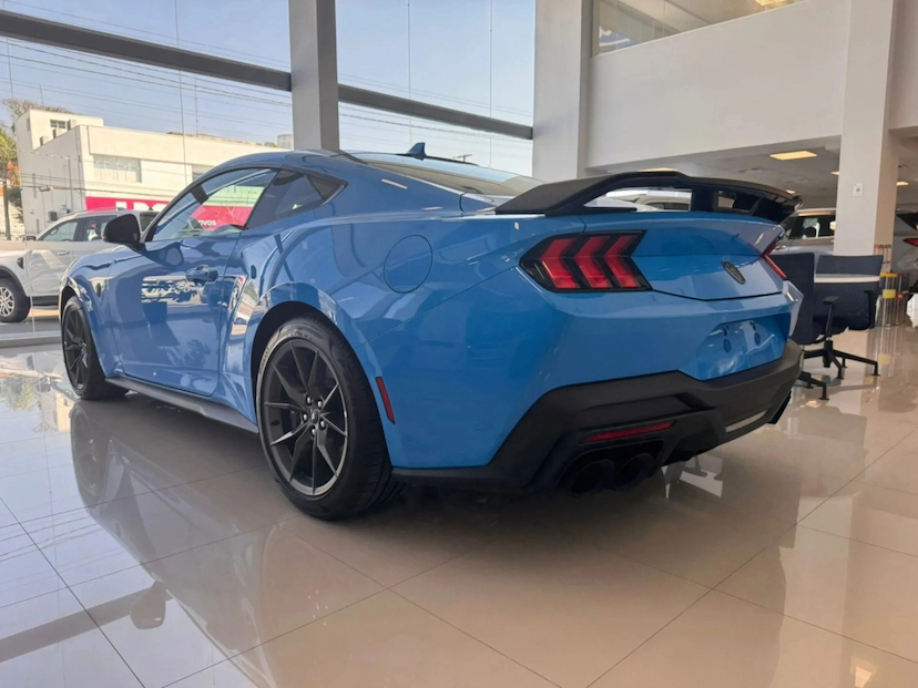 Foto do veículo Ford MUSTANG 5.0 V8 GASOLINA DARK HORSE SELECTSHIFT 2025 0 KM R$ 612.800,00