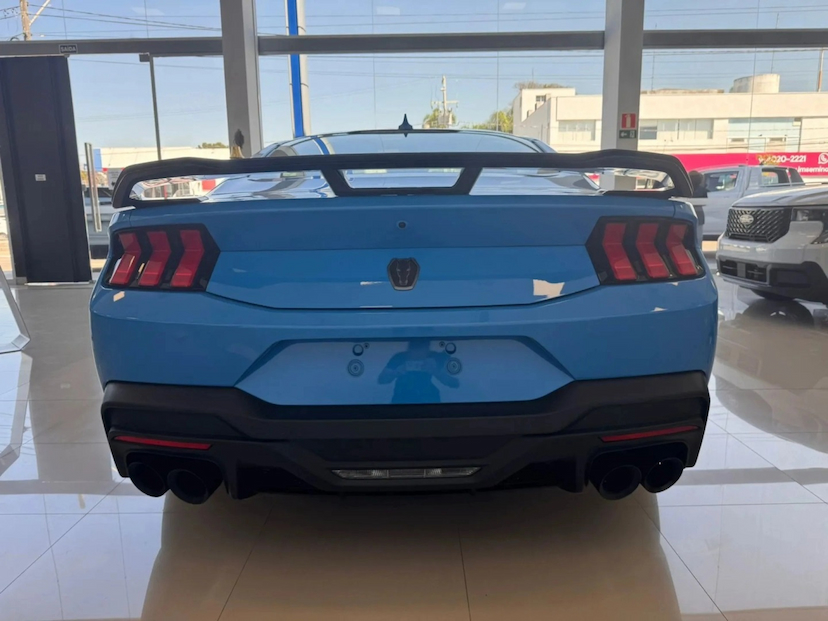 Foto do veículo Ford MUSTANG 5.0 V8 GASOLINA DARK HORSE SELECTSHIFT 2025 0 KM R$ 612.800,00