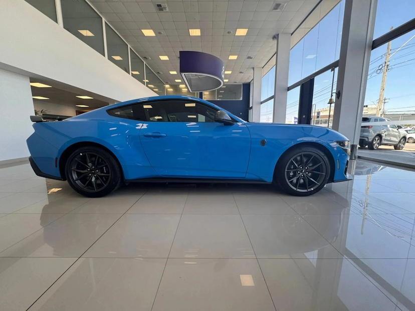 Foto do veículo Ford MUSTANG 5.0 V8 GASOLINA DARK HORSE SELECTSHIFT 2025 0 KM R$ 612.800,00