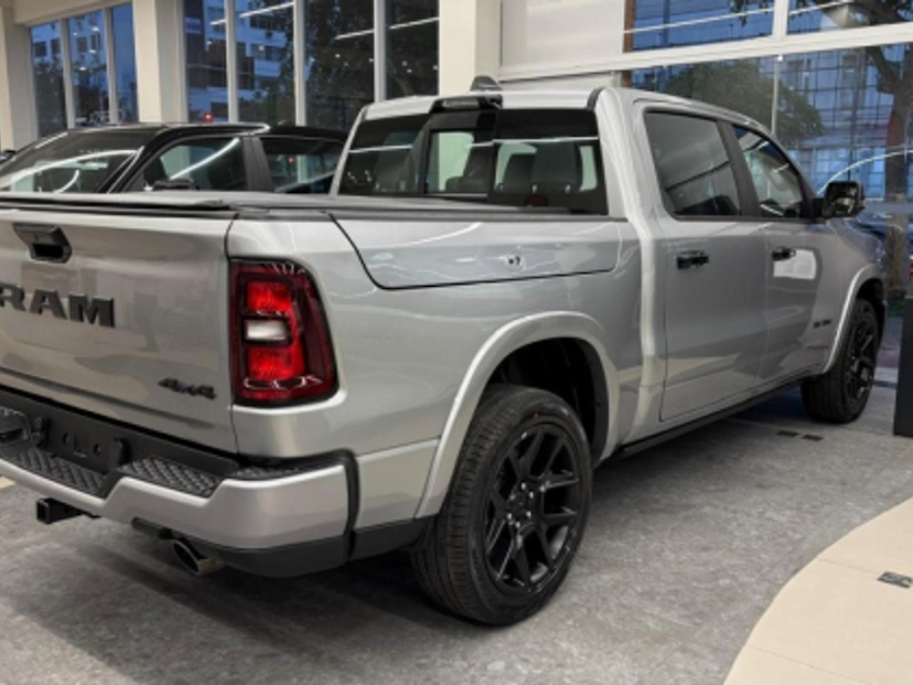 Foto do veículo RAM 1500 3.0 HURRICANE 6 BITURBO GASOLINA LARAMIE NIGHT EDITION CD 4X4 AUTOMÁTICO 2025 0 KM 560.890,00