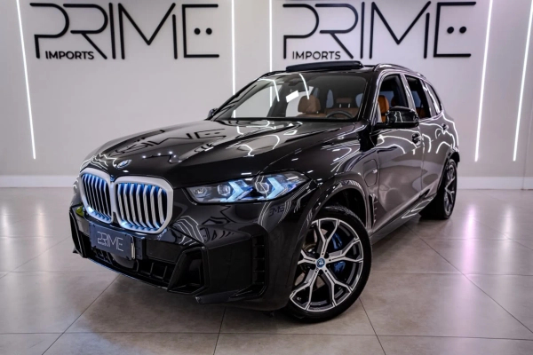 Foto do veículo BMW X5 3.0 I6 TURBO HÍBRIDO XDRIVE50E M SPORT AUTOMÁTICO 2025/2025 19.900 KM R$ 599.900,00