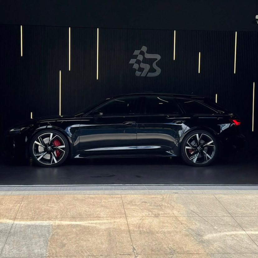 Foto do veículo AUDI RS6 4.0 V8 TFSI MHEV AVANT PERFORMANCE TIPTRONIC 2025 3.653 KM 989.990,00