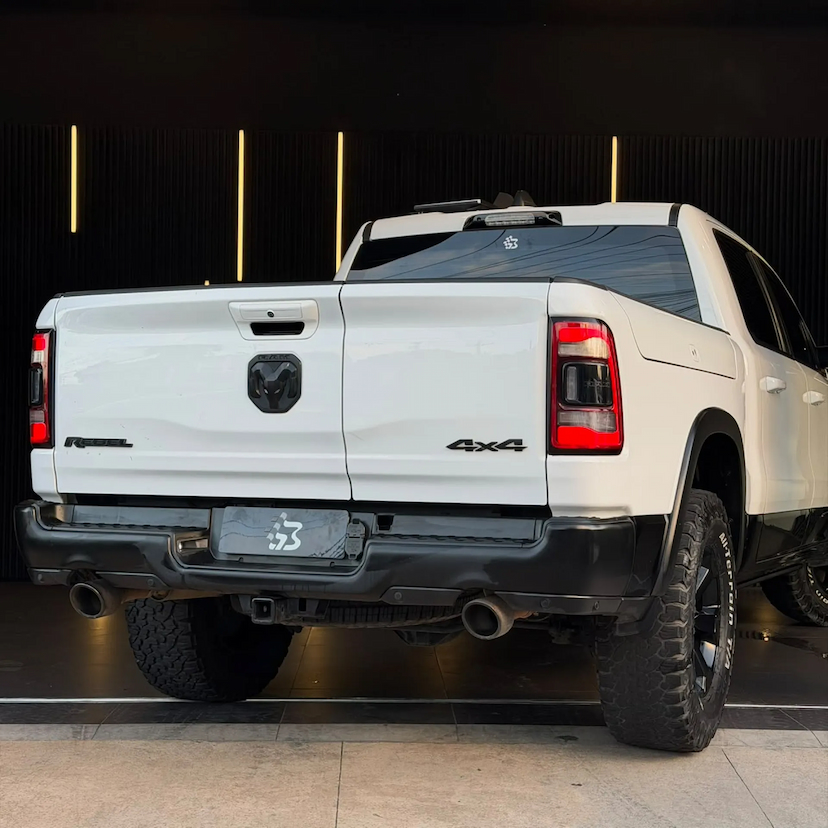 Foto do veículo RAM 1500 5.7 V8 GASOLINA REBEL CD 4X4 AUTOMÁTICO 2022 73.032 KM 306.990,00