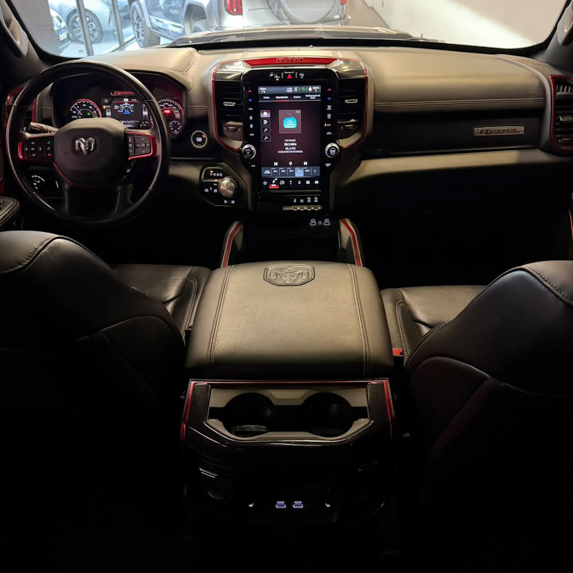 Foto do veículo RAM 1500 5.7 V8 GASOLINA REBEL CD 4X4 AUTOMÁTICO 2022 73.032 KM 306.990,00