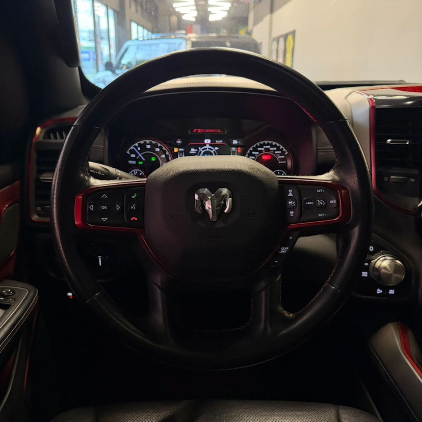 Foto do veículo RAM 1500 5.7 V8 GASOLINA REBEL CD 4X4 AUTOMÁTICO 2022 73.032 KM 306.990,00