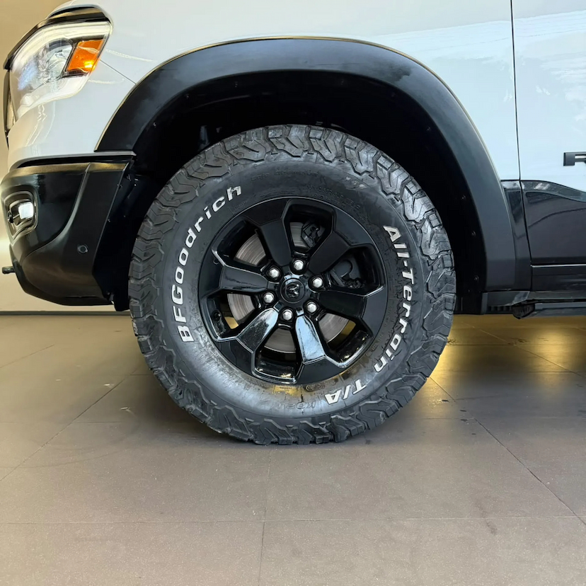 Foto do veículo RAM 1500 5.7 V8 GASOLINA REBEL CD 4X4 AUTOMÁTICO 2022 73.032 KM 306.990,00