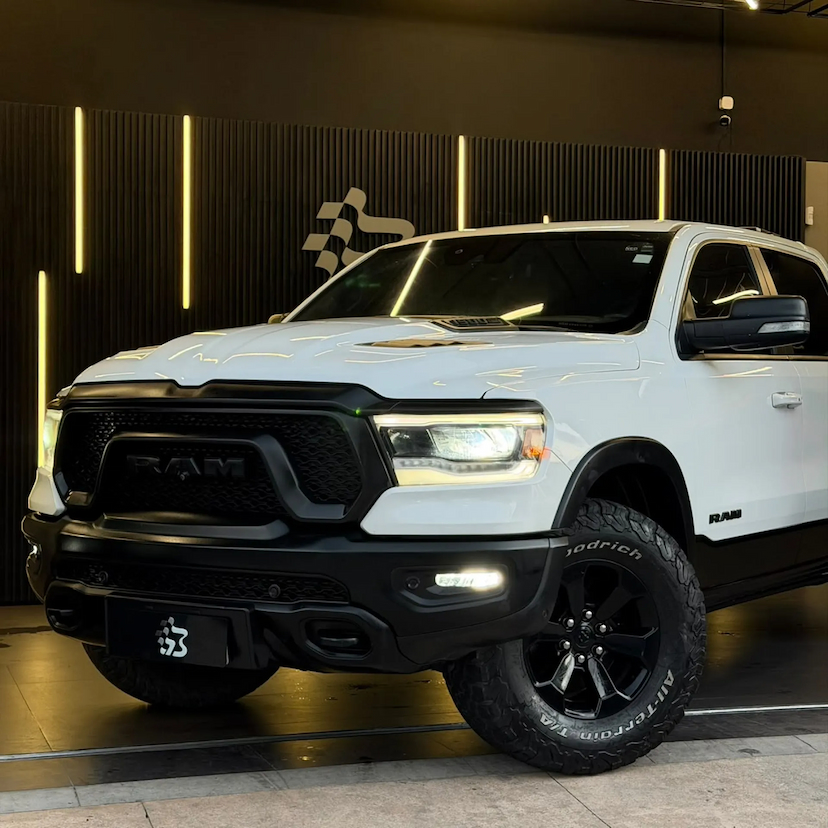 Foto do veículo RAM 1500 5.7 V8 GASOLINA REBEL CD 4X4 AUTOMÁTICO 2022 73.032 KM 306.990,00