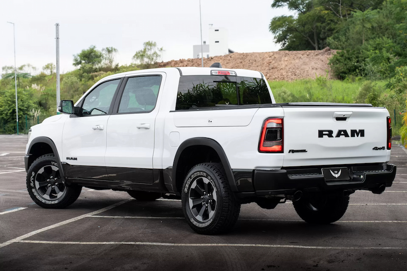 Foto do veículo RAM 1500 5.7 V8 GASOLINA REBEL CD 4X4 AUTOMÁTICO 2021 71.000 KM 289.900,00