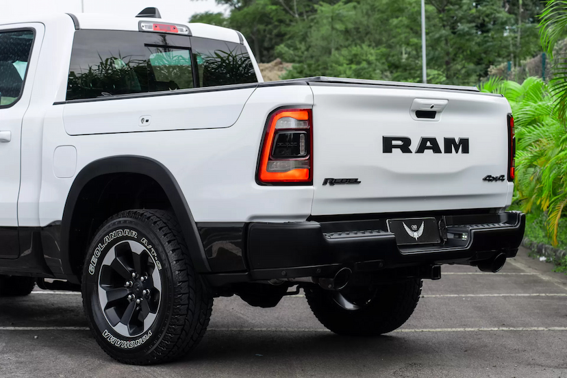 Foto do veículo RAM 1500 5.7 V8 GASOLINA REBEL CD 4X4 AUTOMÁTICO 2021 71.000 KM 289.900,00