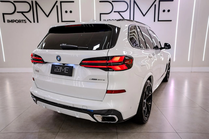Foto do veículo BMW X5 3.0 I6 TURBO HÍBRIDO XDRIVE50E M SPORT AUTOMÁTICO 2025 27.900 KM 699.900,00