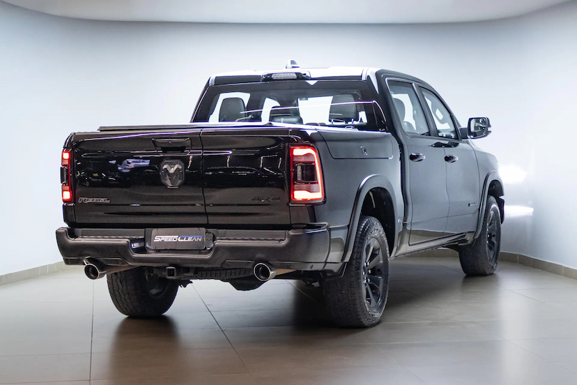 Foto do veículo RAM 1500 5.7 V8 GASOLINA REBEL CD 4X4 AUTOMÁTICO 2022 43.119 KM 379.900,00