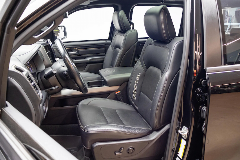 Foto do veículo RAM 1500 5.7 V8 GASOLINA REBEL CD 4X4 AUTOMÁTICO 2022 43.119 KM 379.900,00
