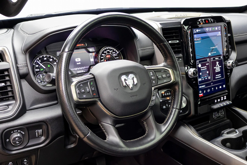 Foto do veículo RAM 1500 5.7 V8 GASOLINA REBEL CD 4X4 AUTOMÁTICO 2022 43.119 KM 379.900,00