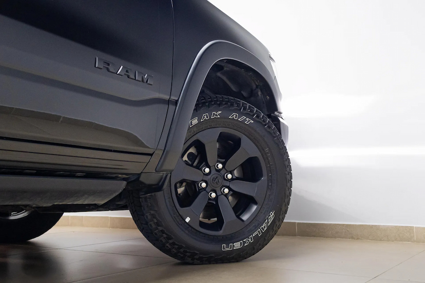 Foto do veículo RAM 1500 5.7 V8 GASOLINA REBEL CD 4X4 AUTOMÁTICO 2022 34.750 KM 419.900,00