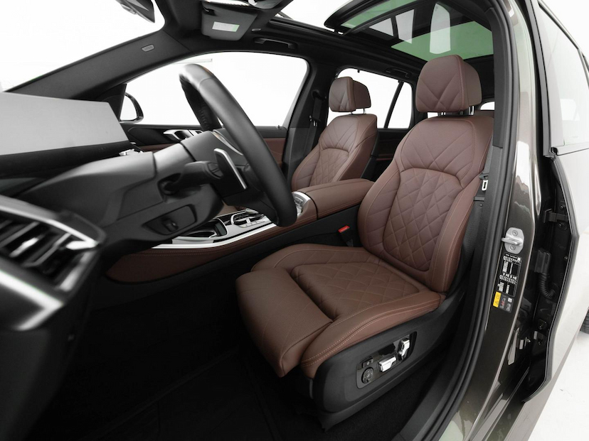 Foto do veículo BMW X5 50E M SPORT 2025 6.502 KM 629.000,00
