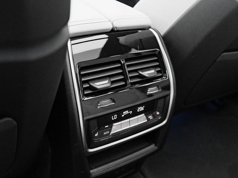 Foto do veículo BMW X5 50E M SPORT 2025 13.336 KM 616.000,00