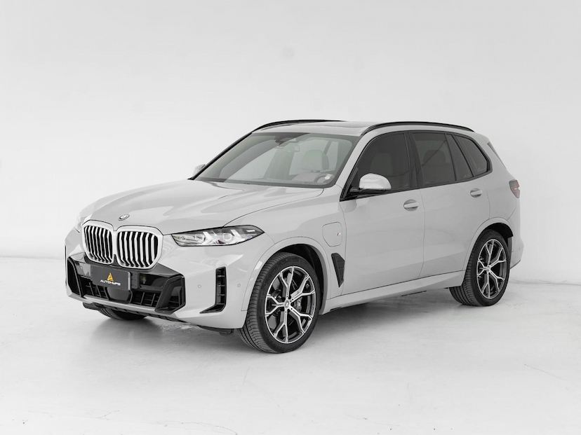 Foto do veículo BMW X5 50E M SPORT 2025 13.336 KM 616.000,00