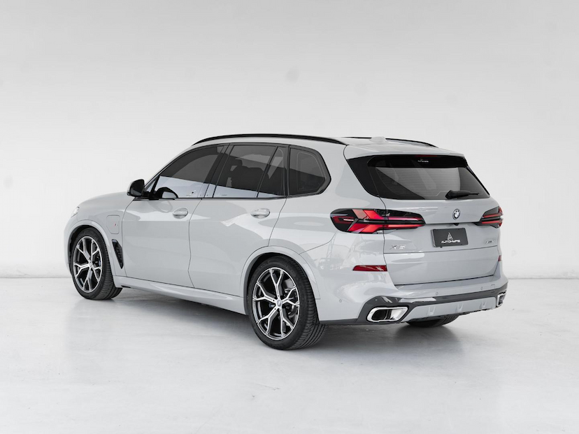 Foto do veículo BMW X5 50E M SPORT 2025 13.336 KM 616.000,00