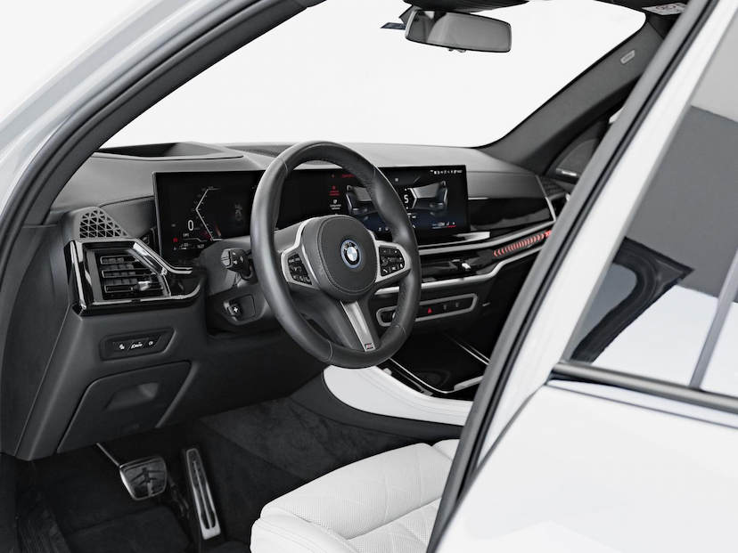 Foto do veículo BMW X5 50E M SPORT 2025 13.336 KM 616.000,00