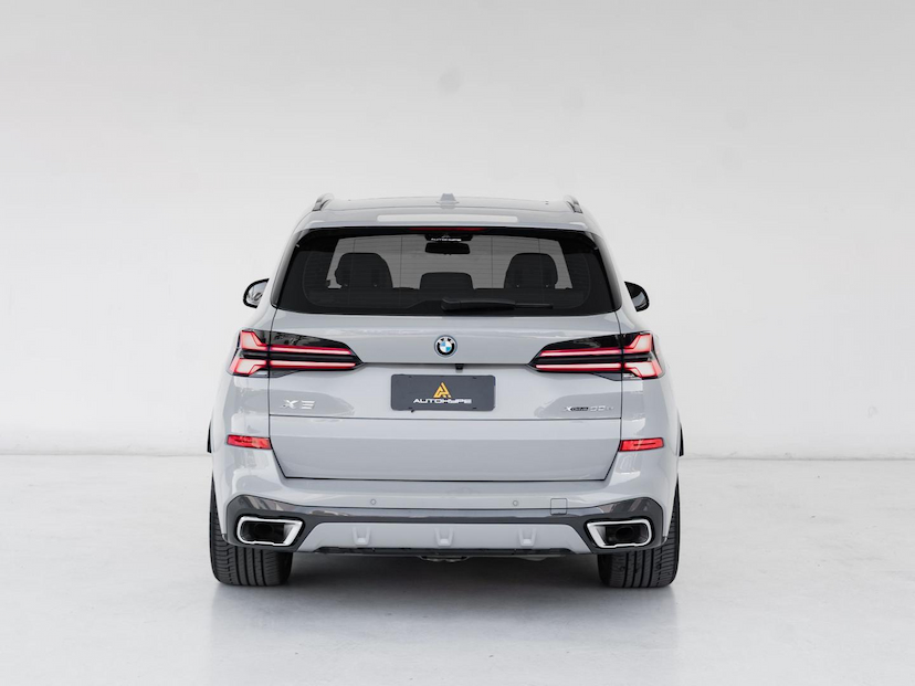 Foto do veículo BMW X5 50E M SPORT 2025 13.336 KM 616.000,00