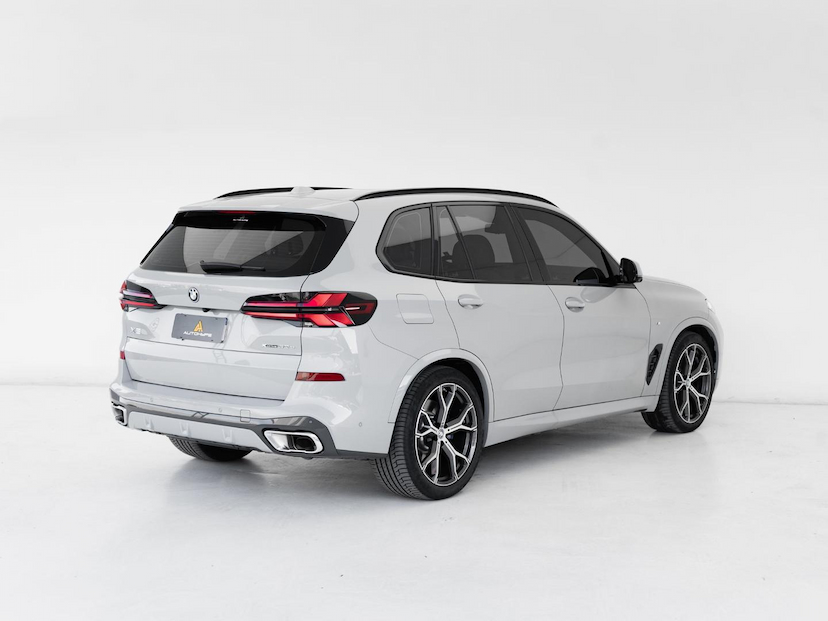 Foto do veículo BMW X5 50E M SPORT 2025 13.336 KM 616.000,00