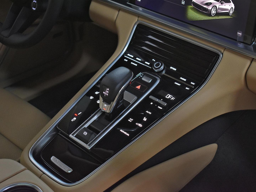 Foto do veículo PORSCHE PANAMERA  4 E-HYBRID SPORT TURISMO 2023 12.230 KM 670.000,00