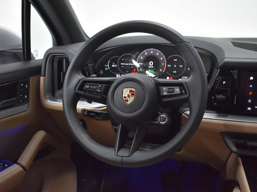Foto do veículo PORSCHE CAYENNE  3.0 V6 (HÍBRIDO) 2024 7.845 KM 765.000,00
