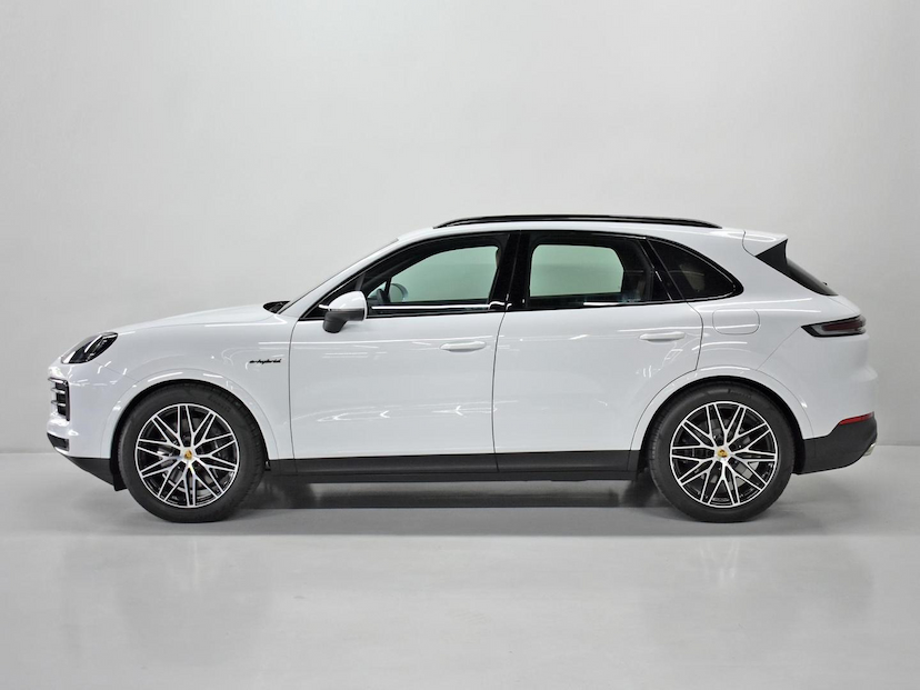 Foto do veículo PORSCHE CAYENNE  3.0 V6 (HÍBRIDO) 2024 7.845 KM 765.000,00