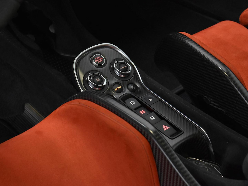 Foto do veículo MCLAREN 600LT  COUPE 3.8 BI-TURBO V8 2019 7.375 KM 2.800.000,00