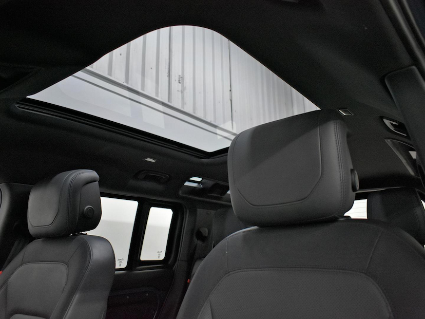 Foto do veículo LAND ROVER DEFENDER  110 X-DY.HSE D300 DIE AUT. (HÍB.) 2023 58.170 KM 580.000,00