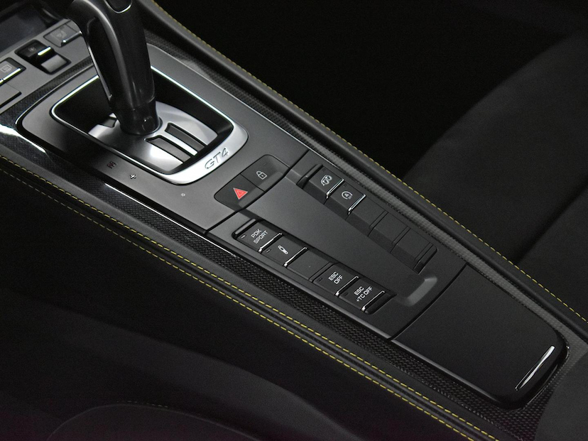 Foto do veículo PORSCHE 718  CAYMAN GT4 4.0 420CV 2023 4.890 KM 980.000,00