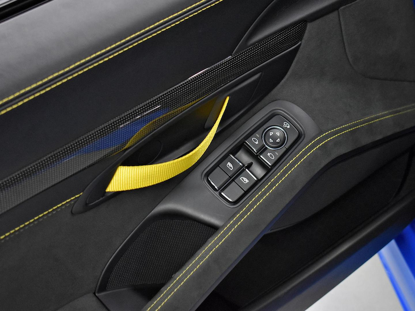 Foto do veículo PORSCHE 718  CAYMAN GT4 4.0 420CV 2023 4.890 KM 980.000,00