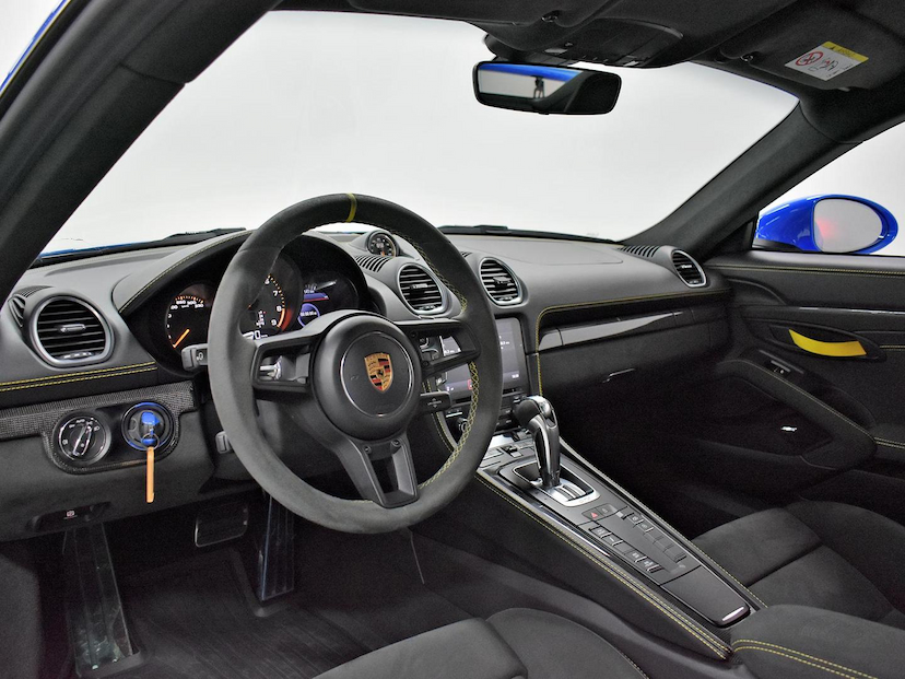 Foto do veículo PORSCHE 718  CAYMAN GT4 4.0 420CV 2023 4.890 KM 980.000,00
