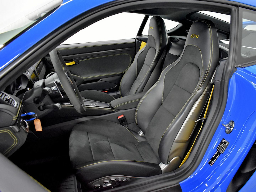 Foto do veículo PORSCHE 718  CAYMAN GT4 4.0 420CV 2023 4.890 KM 980.000,00
