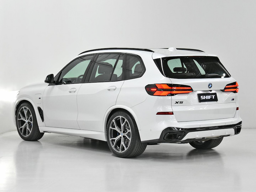 Foto do veículo BMW X5  XDRIVE 50E 3.0 M SPORT AUT. (HIBRIDO) 2026 13.105 KM 725.000,00