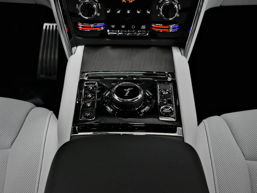 Foto do veículo ROLLS-ROYCE CULLINAN  6.7 V12 AUT. 2026 150 KM 8.000.000,00