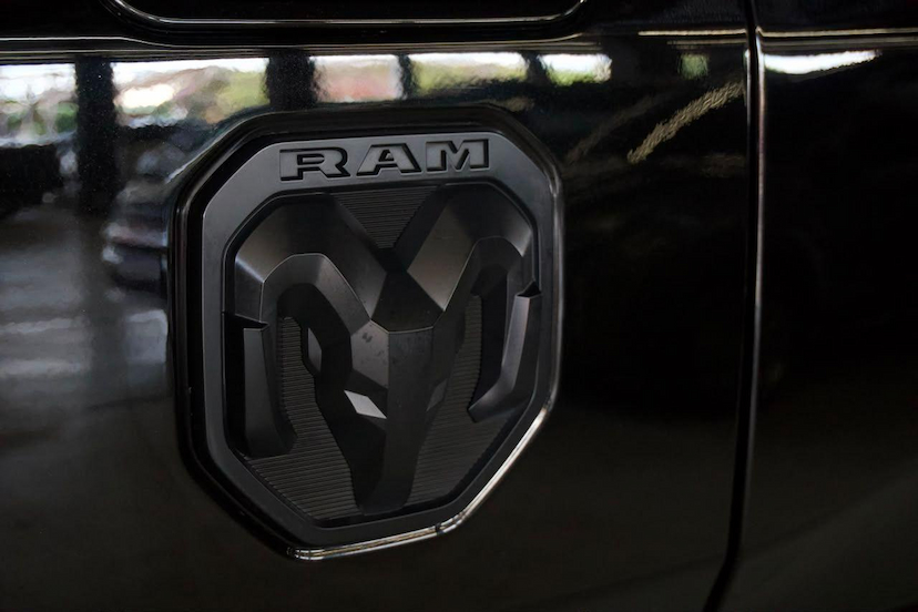 Foto do veículo RAM 1500  LIMITED NIGHT EDITION 5.7 4X4 AUT. 2024 28.938 KM 439.900,00
