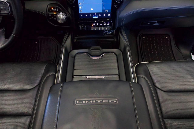 Foto do veículo RAM 1500  LIMITED NIGHT EDITION 5.7 4X4 AUT. 2024 28.938 KM 439.900,00