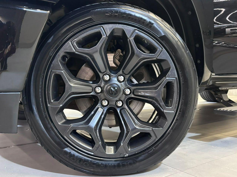 Foto do veículo RAM 1500  LIMITED NIGHT EDITION 5.7 4X4 AUT. 2024 71.743 KM 399.900,00