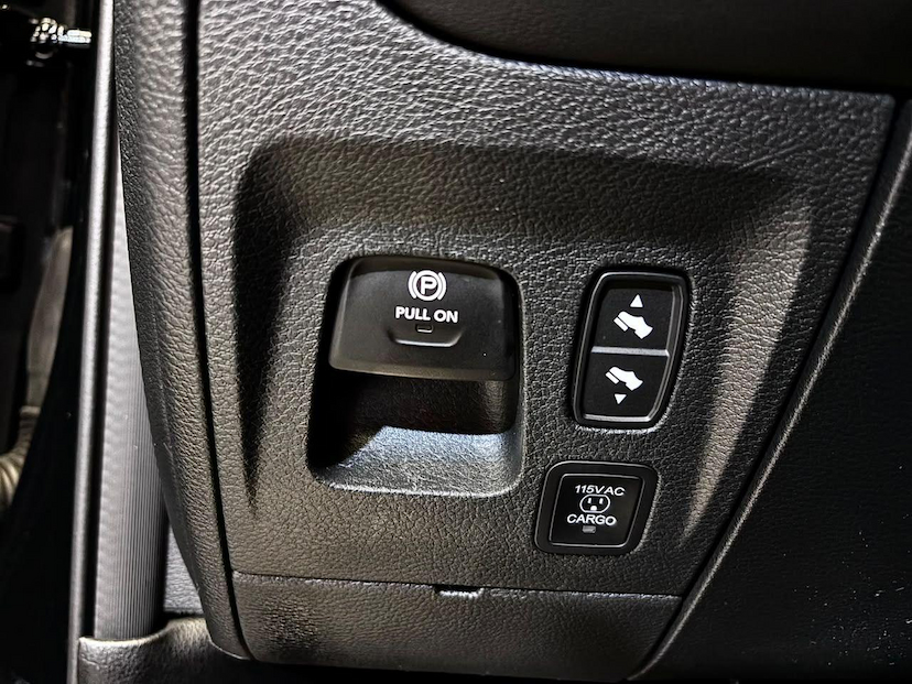 Foto do veículo RAM 1500  LIMITED NIGHT EDITION 5.7 4X4 AUT. 2024 71.743 KM 399.900,00