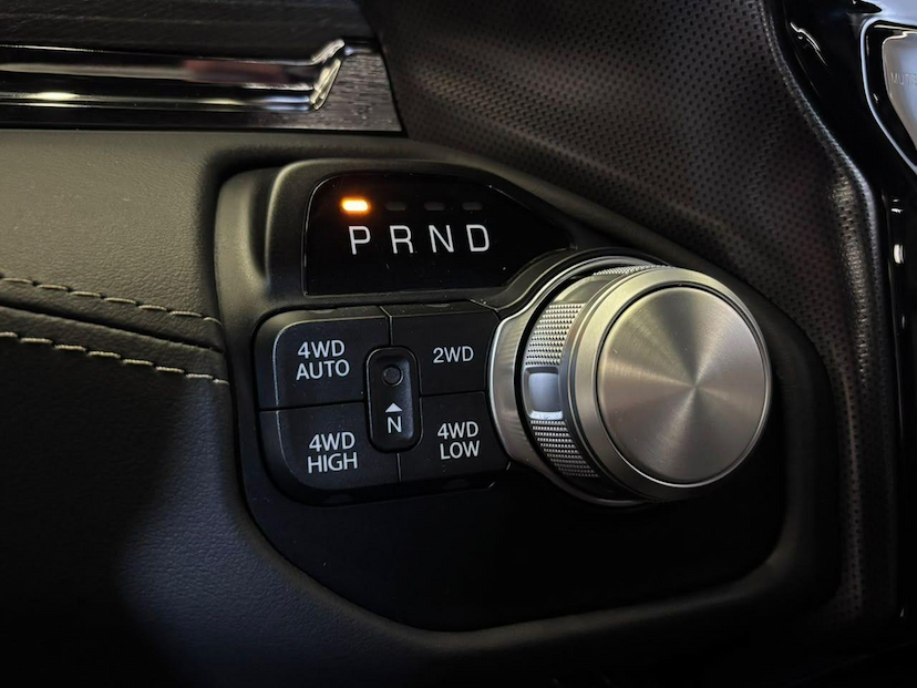 Foto do veículo RAM 1500  LIMITED NIGHT EDITION 5.7 4X4 AUT. 2024 71.743 KM 399.900,00