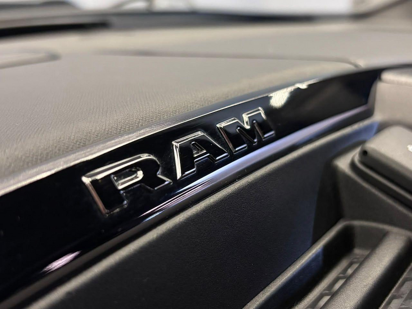 Foto do veículo RAM 1500  LIMITED NIGHT EDITION 5.7 4X4 AUT. 2024 71.743 KM 399.900,00
