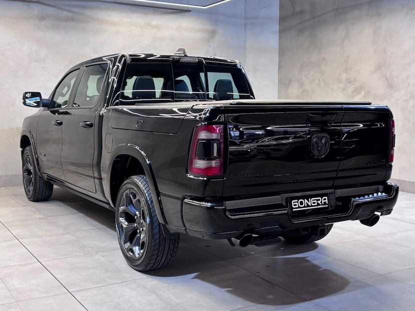 Foto do veículo RAM 1500  LIMITED NIGHT EDITION 5.7 4X4 AUT. 2024 71.743 KM 399.900,00