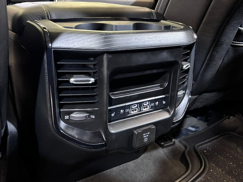 Foto do veículo RAM 1500  LIMITED NIGHT EDITION 5.7 4X4 AUT. 2024 71.743 KM 399.900,00