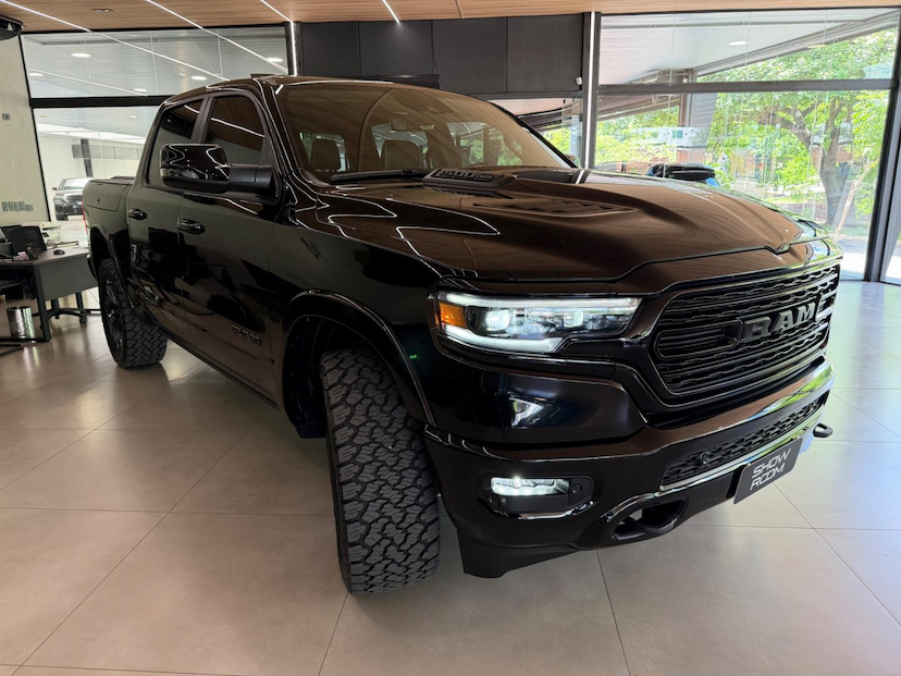 Foto do veículo RAM 1500  LIMITED HEMI 2024 21.000 KM 469.000,00